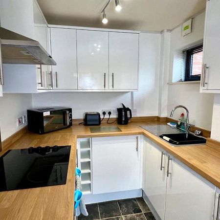 Cross Court, Stafford By Bell Apartments Екстериор снимка