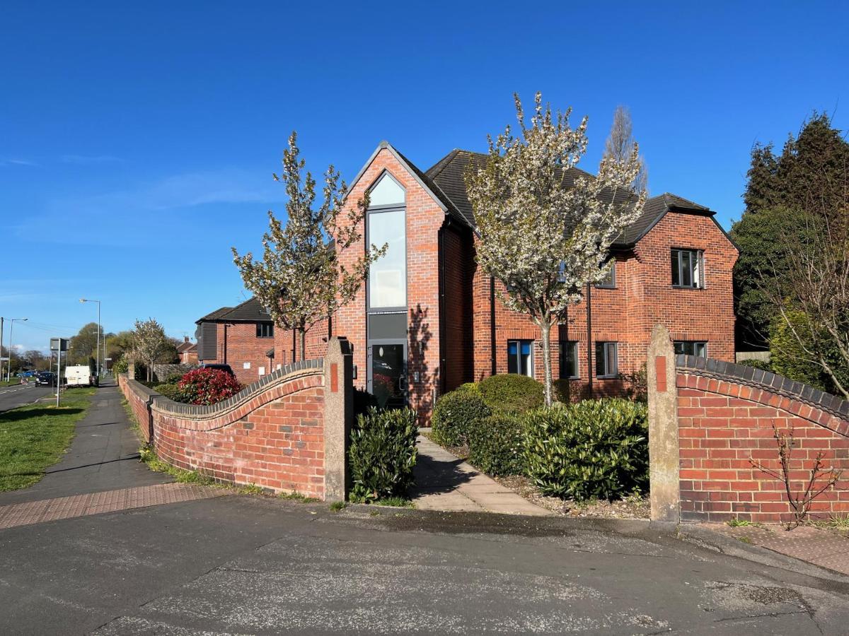 Cross Court, Stafford By Bell Apartments Екстериор снимка